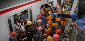 Tren faciası ülkeyi sarstı: 14 ölü, 38 yaralı