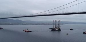 Çanakkale Boğazı seyir hızı düşük gemi nedeniyle çift yönlü trafiğe kapatıldı