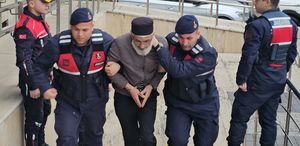 Eşini ve kayınvalidesini öldüren sanıktan hakimi çıldırtan “öpücük“ savunması