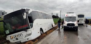 1 Mayıs kutlamalarına giden işçileri taşıyan otobüs yoldan çıktı 1 yaralı