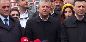 Kadıköy’de 1 Mayıs kutlamalarına katılan Özgür Özel: Seneye Taksim’deyiz