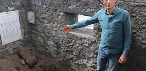 Öksürük Baba türbesinde define kazısı