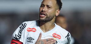 Neymar, Robinho’nun oğlu olan takım arkadaşına tokat attı