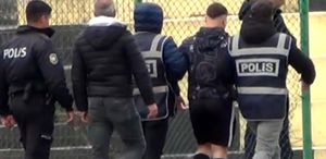 Sahaya girip hakeme yumruk atan futbolcu serbest kaldı, kulübüyle ilişiği kesildi