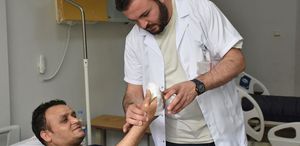 Enfeksiyon kapan parmağı kasığına dikilerek kesilmekten kurtarıldı