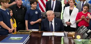 Trump’tan yanındaki çocuklara “İran“ mesajı