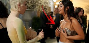 Türk Modacı “Heykelimsi“ üstsüz elbisesi ile Met Gala’ya damga vurdu
