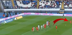 Galatasaray’ın eski yıldızından enfes bir frikik golü