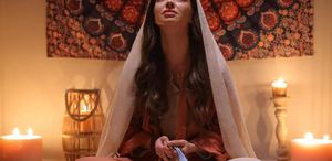 Güzel oyuncunun kayalıklarda verdiği poza yorum yağıyor: Daha önce böyle bir Türk kızı görmedim