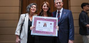 Özgür Özel’in kızı cübbeyi giydi