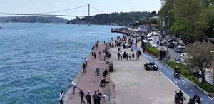 İstanbul’da güneşi gören sahile koştu