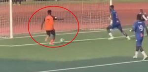 Boş kaleye gol atamayınca dayak yedi