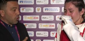 Gençlik ve Spor Bakan Yardımcısı Hamza Yerlikaya, hıçkıra hıçkıra ağlayan Sude Yaren’i teselli etti