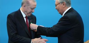 Hoca Ahmet Yesevi Nişanı ilk kez Cumhurbaşkanı Erdoğan’a takdim edildi