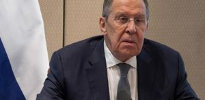 Rusya Dışişleri Bakanı Lavrov’dan gazeteciye tehdit: Bırakmazsan sana silah çekecekler