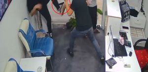 Döviz bürosuna girip peş peşe tetiğe bastı Ölüm kalım mücadelesi kamerada