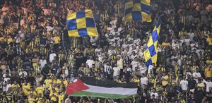 Fenerbahçe taraftarlarından oyuncularına protesto