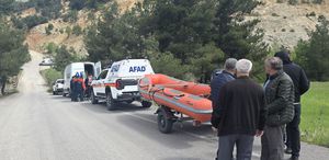 Kız çocuğu kazanın şokuyla kendini çaya attı, akıntıya kapılıp kayboldu