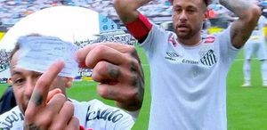 Tarihi skandal Hakemler Neymar’ı zorla oyundan çıkardı