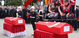 Şehit polisler son yolculuğuna uğurlandı Cenazede kahreden detay