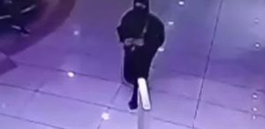 48 suç kaydı olan hırsız çarşaflı kıyafetle yakalandı
