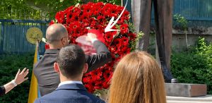 19 Mayıs töreninde çelenk gerginliği Yazıyı kaldırınca müdahale geldi
