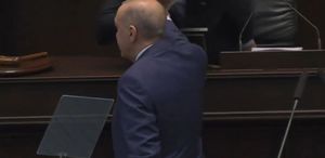 AK Parti grubuna damga vuran an: Cumhurbaşkanı Erdoğan fark edip elini çekti