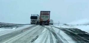 Mayıs’ta kar sürprizi: Ilgar Dağı Geçidi’nde tırlar yolda kaldı