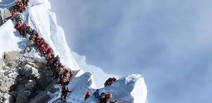 Everest’te 2 dağcı hayatını kaybetti