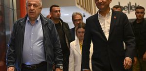 Ümit Özdağ’dan gece yarısı CHP Genel Merkezi’ne destek ziyareti: Demokrasi krizi zirveye çıktı