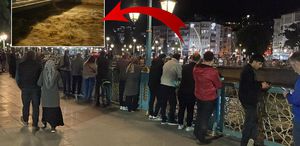 Yeşilırmak’ta su seviyesi yükseldi Tehlikeye rağmen herkes köprüye akın etti