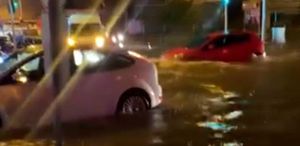 Adana’da sağanak hayatı felç etti