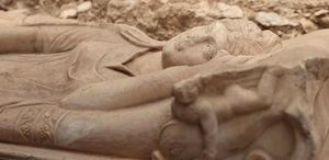 Olympos’ta anıtsal mezar ve içerisinde aristokrat bir kadına ait lahit bulundu