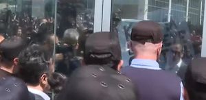 CHP Genel Merkezi’nde tansiyon yüksek Tahliye için polis devreye girdi