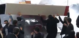 CHP Genel Merkezi’nin içi savaş alanına döndü Göz gözü görmüyor