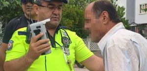 Trafikte zikzak çizerek ilerledi, hem alkollü hem firari çıktı