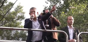 Özgür Özel, TBMM önünden kalabalığa seslendi: Sıktım dişimi ama artık yeter