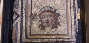 Zeugma’nın Çingene Kızı Mozaiğinin 13. kayıp parçası ABD’den Türkiye’ye getirildi