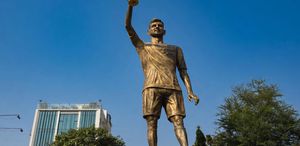 Messi’nin heykeli yıkılıyor