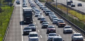 Tatilciler dönüşe geçti, 4 ilde trafik durdu