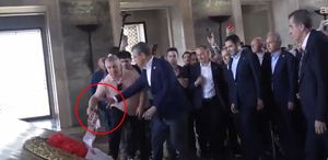 Anıtkabir’de Özgür Özel’e soğuk duş