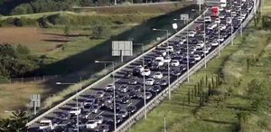 Tatilciler dönüş yolunda Tekirdağ ve İzmit yolunda trafik kilit