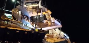 Sinop’ta lüks yat su alarak yan yattı, 6 kişi tahliye edildi