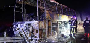 Denizli’de bariyerlere çarpan yolcu otobüsü alev aldı: 8 ölü