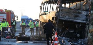Denizli’de bariyerlere çarpan yolcu otobüsü alev aldı: 8 ölü