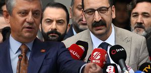Özel’den Kılıçdaroğlu’nun danışmanı Sönmez’e: Gelmiş o iğrenç bıyıklı...