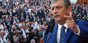 CHP’nin grup toplantısı başladı Özgür Özel partililere hitap ediyor