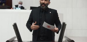 Siyasetten uzaklaşan Barış Atay, ünlü oyuncuyla aşk kaçamağında