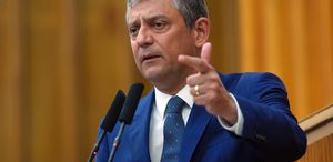 Dervişoğlu’ndan Özel’e açık çağrı: Gelin demokrasi için safları sıklaştıralım