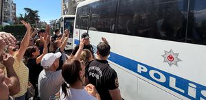 Buca Belediyesi’ne yolsuzluk operasyonu: Memurun 13 yarış atı çıktı